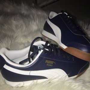 BRAND NEW!!!!! NEVER BEEN WORN!!!! PUMAS!!!